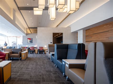 American Airlines DFW Flagship Lounge REVIEW - Andy's Travel Blog