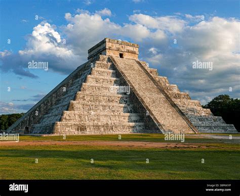 The Temple of Kukulcán (El Castillo) pyramid, a UNESCO World Heritage ...