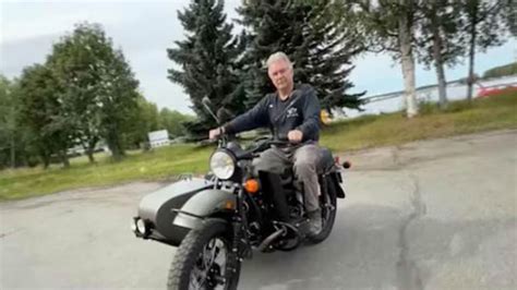 After Lavrov's Soviet Sweatshirt, Putin Gifts Ural Bike to Random ...