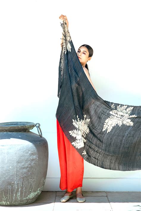 'Magnum Opus' Tussar Silk Blanket Scarf – Aeshaane by Neesha Amrish