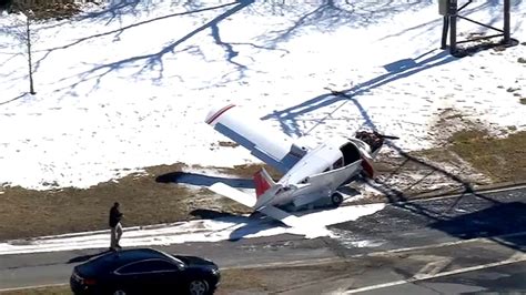 Small plane lands on Southern State Parkway in East Farmingdale, Long ...