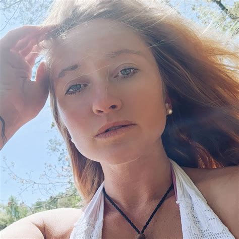 Bailey Rayne — Barefoot & Free Yoga