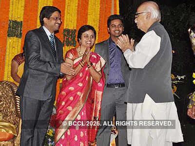 LK Advani, Dr Rajiv, Dr Vidya Yeravdekar and Amay during Anish-Amruta's ...