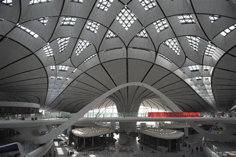 大兴机场航站楼屋面装饰板装修基本完成，6月30日竣工|大兴机场|航站楼|屋面_新浪新闻