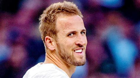 Harry Kane’s brace helps Spurs crush 10-man Arsenal