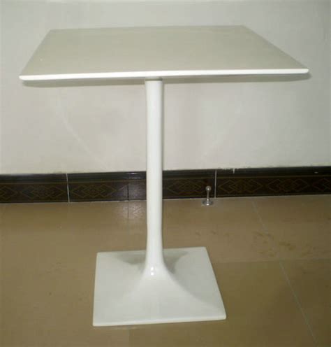 白色郁金香桌子 - 深圳市澳奇艺玻璃钢科技有限公司