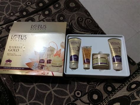 Lotus Herbals Radiant Gold Facial Kit For Instant Glow With 24K Pure ...