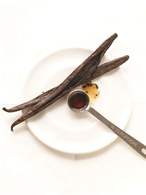 Why Vanilla Powder Is Better Than Vanilla Extract, According to ...