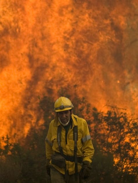 Hundreds battle fires threatening coastal Spain - ABC News