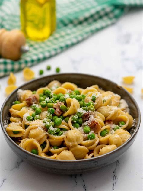 Pasta with Peas and Pancetta