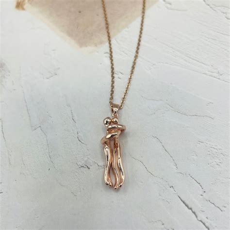 Lovestruck Couple Pendent with Chain – Pebel