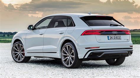 Fotos de Audi Q8 60 TFSI e quattro S line 2021