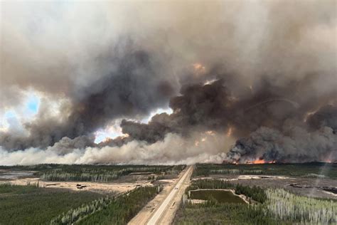 Images Of Fire In Canada Today Smoke From Canada Wildfires Blanket The