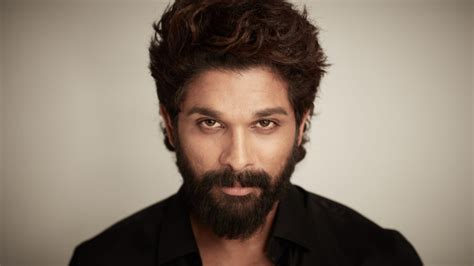 Allu Arjun Refuses Selfie With Man At Mumbai Airport, Internet REACTS