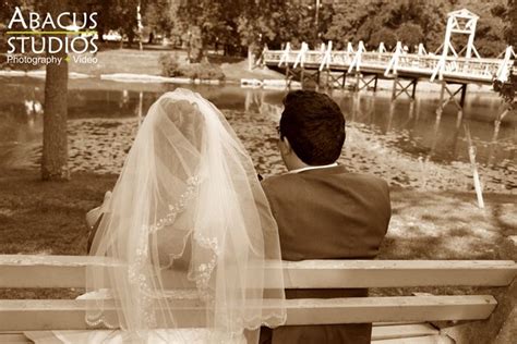 Child Bride Pond Scene 的图像结果