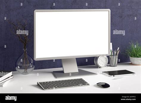 Rezultat imagine pentru Computer Monitor White Screen