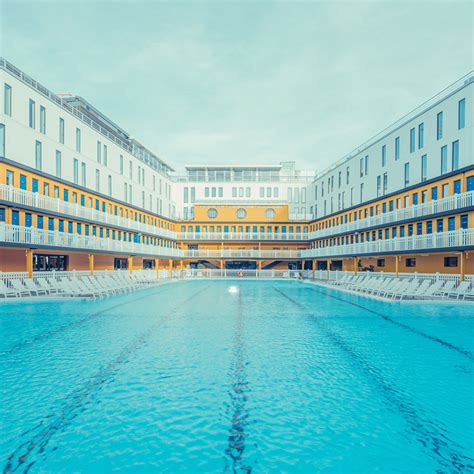 Swimming Wallpaper 4K 的图像结果