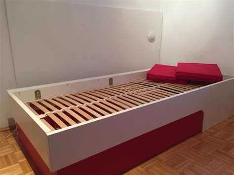 Bett NOVEL von XXX LUTZ 90x200 mit Rückwand in 5302 Henndorf am Wallersee für € 170,00 zum ...