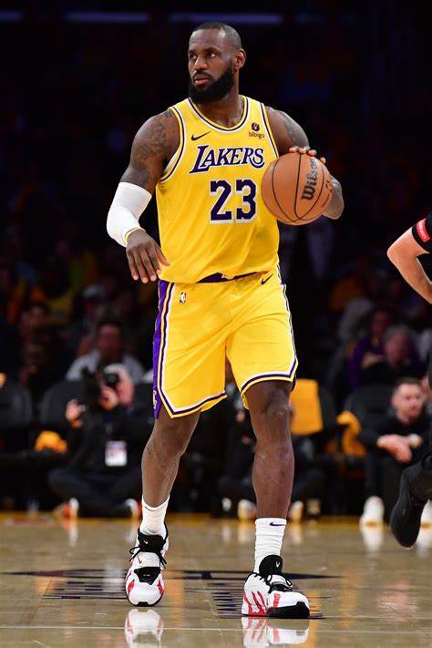 Lakers' LeBron James Opting Out To Become Free Agent | Hoops Rumors