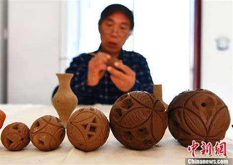 河北民间老艺人展示“泥绣球”传统手艺|绣球|手艺|民间_新浪新闻
