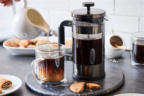 How to Use A French Press – Lid & Ladle