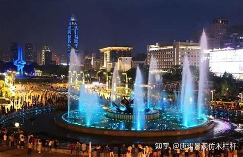 纪实摄影，济南泉城广场音乐喷泉夜景美爆了！-搜狐