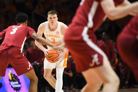 Tennessee basketball score updates vs Alabama for first place in SEC