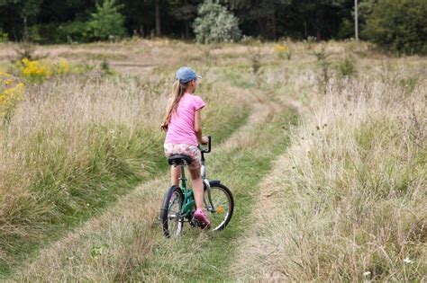 Kids Cycling 的图像结果