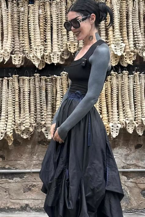 Kat Von D shares tattoo update after blacking out entire body following ...