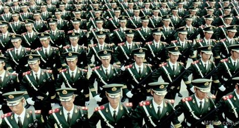 高度好评！解放军仪仗大队讲再度亮相白俄罗斯阅兵式_凤凰网