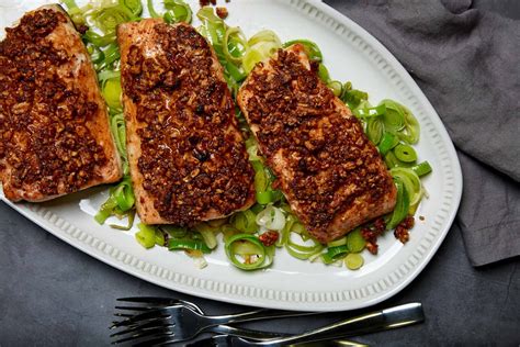 Pecan-Crusted Salmon (PCOS Friendly Recipe) – Meals She Eats