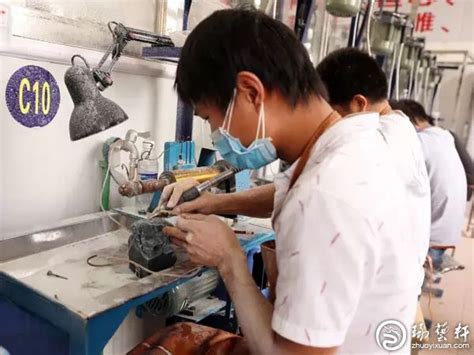 第七届“郴州杯”玉石工艺品雕刻工职业技能竞赛举行-和田玉资讯
