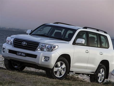 Toyota Land Cruiser 200 Photos and Specs. Photo: Toyota Land Cruiser 200 new and 25 perfect ...