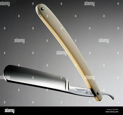 Cut throat razor hi-res stock photography and images - Alamy