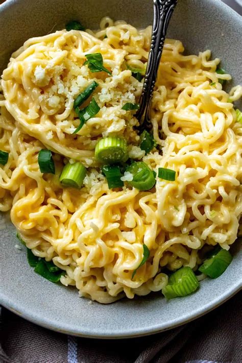 Cheesy Ramen (10 Minutes!) - Sailor Bailey