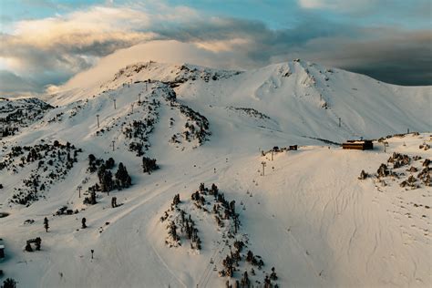 Mammoth Mountain Opens With Top-to-Bottom Skiing - Powder