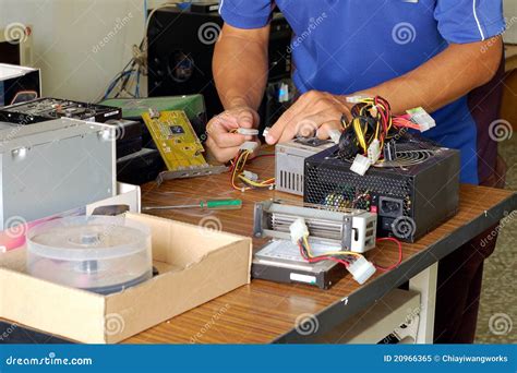 Computer Parts Assembly 的图像结果