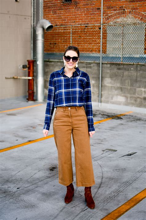 How to Style Wide Leg Crop Pants (7 Outfit Ideas!)