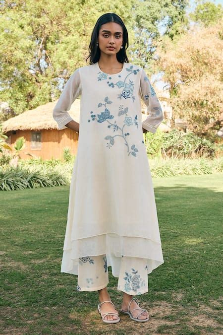 Buy Vaayu Off White Pearl Applique Embroidered Co-ord Set Online | Aza ...