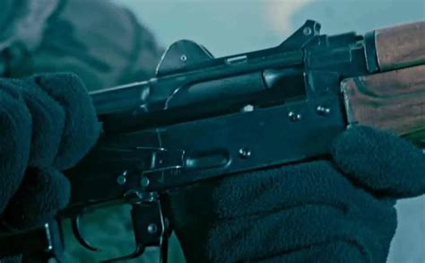 பழைய இரும்பு கடையில் ராணுவ துப்பாக்கி... வெடித்ததில் இருவர் பலி...