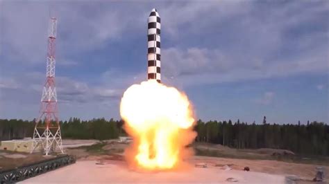 俄近期将试射萨尔马特洲际导弹：能飞跃北极南极打击目标-新华网