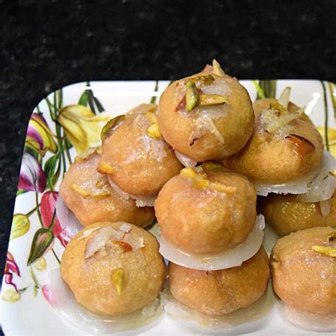 MM Mithaiwala Pure Ghee Satha Sweets Box Price in India - Buy MM ...
