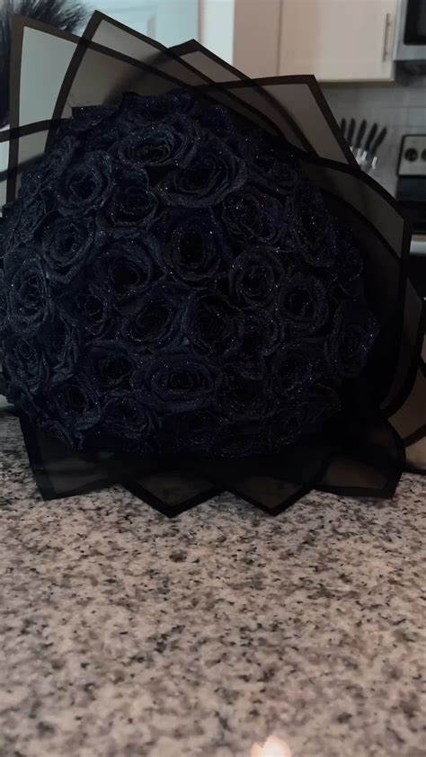 Pin by Anahi Banuelos on Flowers photography wallpaper | Black bouquet ...