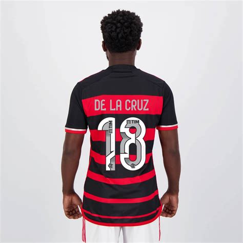 Camisa Adidas Flamengo I 2024 18 De La Cruz - FutFanatics