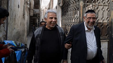 Syrian Jews return to Damascus, hoping to build bridges : NPR