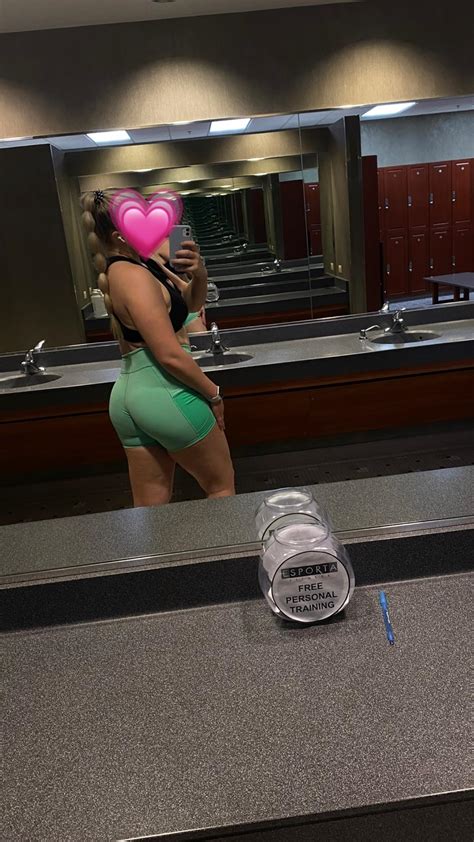 Come give this ex D1 athlete a post workout cardio sesh🥵 : r/yoga_shorts