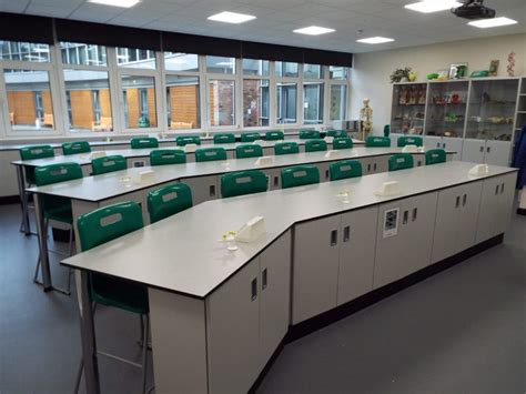 School Science Lab Design 的图像结果