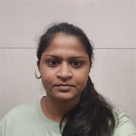 Vidhi - Basic computer teacher in Ahmedabad - ₹700/h