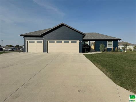 1379 9th Ave SE, Sioux Center, IA 51250 | Zillow