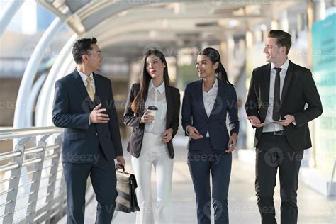 Business People Walking Past Each Other 的图像结果